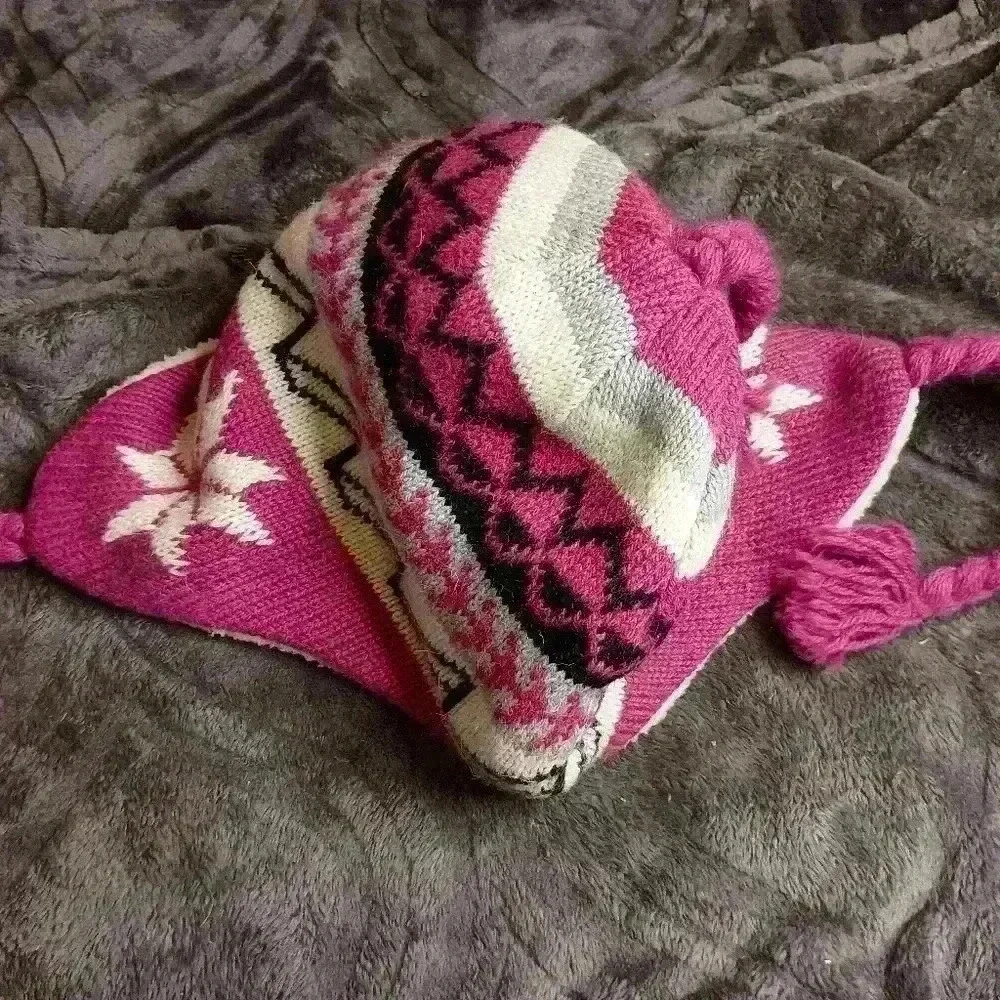 Snowflake Warm Gray Pink White Black Wool Stylish Knit Winter Hat with Ear Flaps